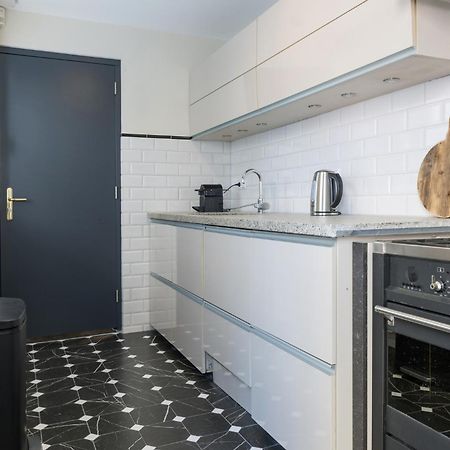 Petite Room With Wifi, Ac, And Shared Kitchen Тилбург Экстерьер фото
