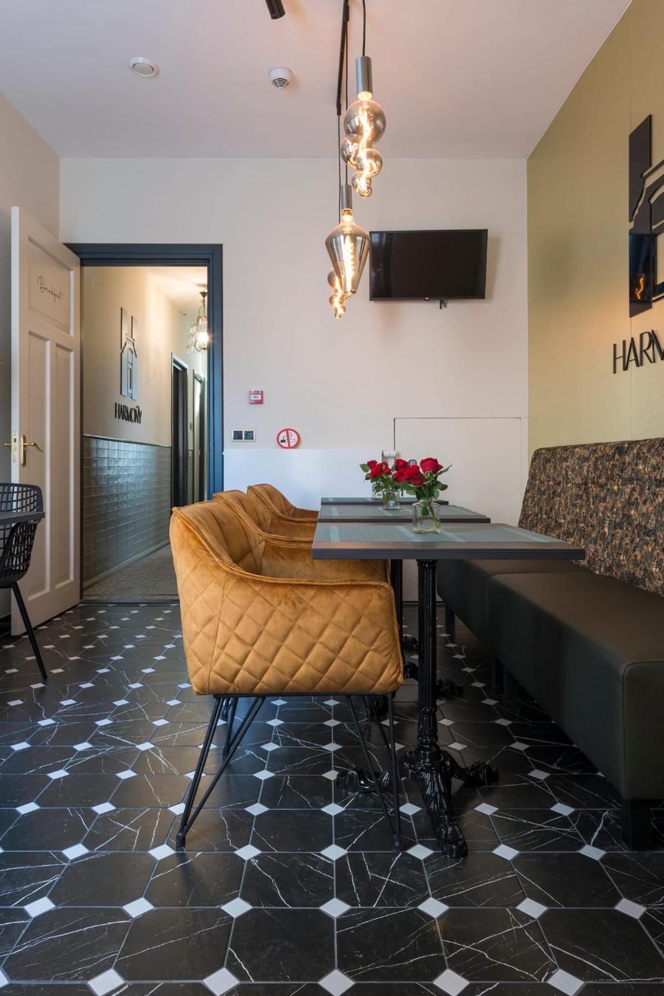 Petite Room With Wifi, Ac, And Shared Kitchen Тилбург Экстерьер фото