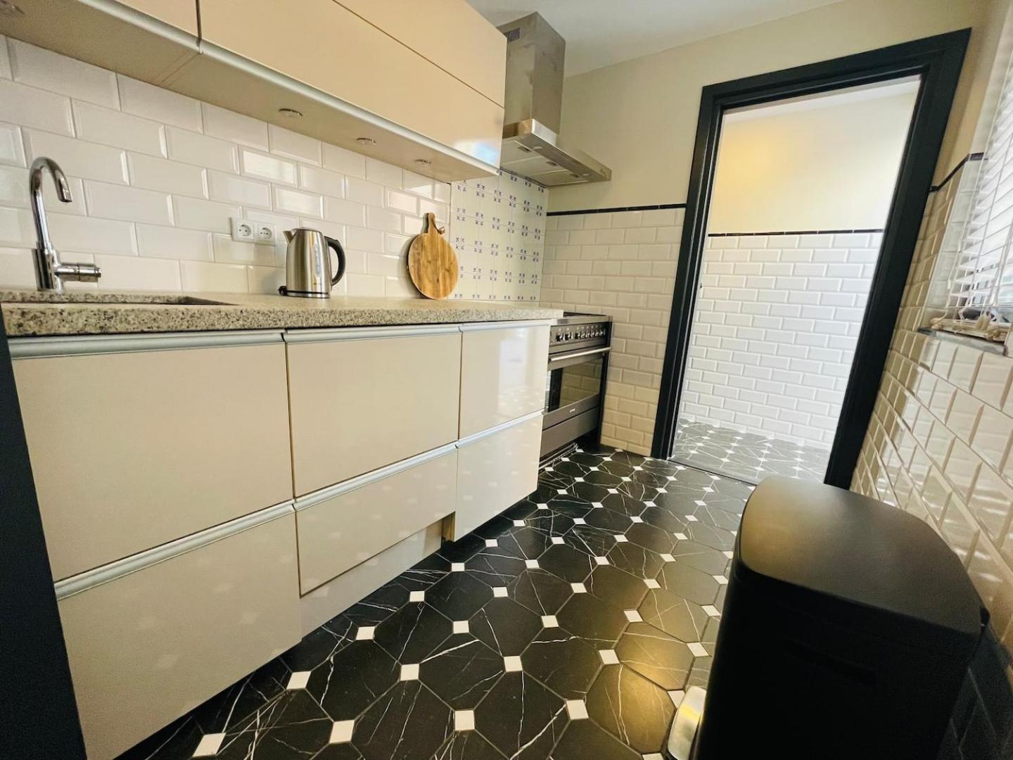 Petite Room With Wifi, Ac, And Shared Kitchen Тилбург Экстерьер фото