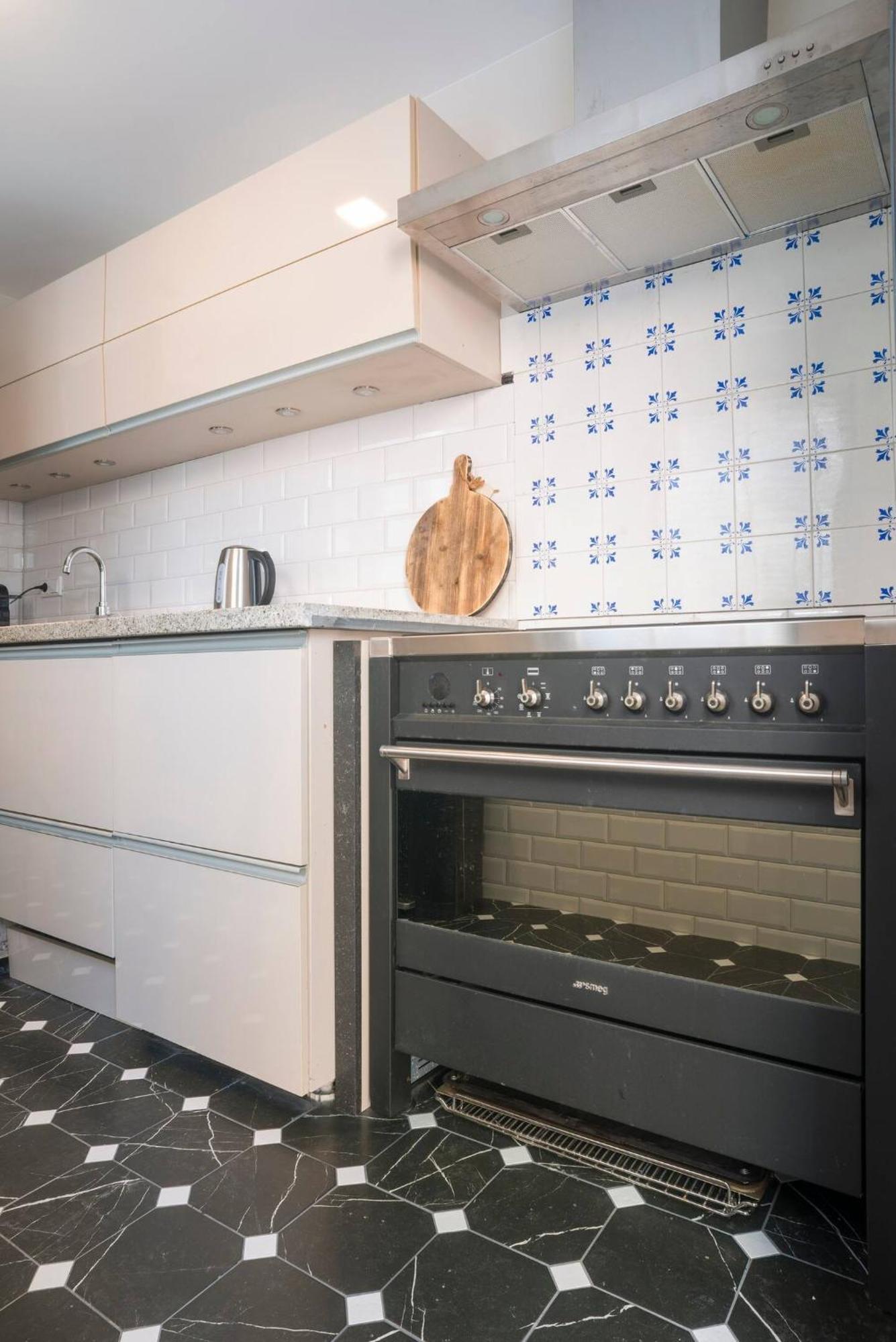Petite Room With Wifi, Ac, And Shared Kitchen Тилбург Экстерьер фото