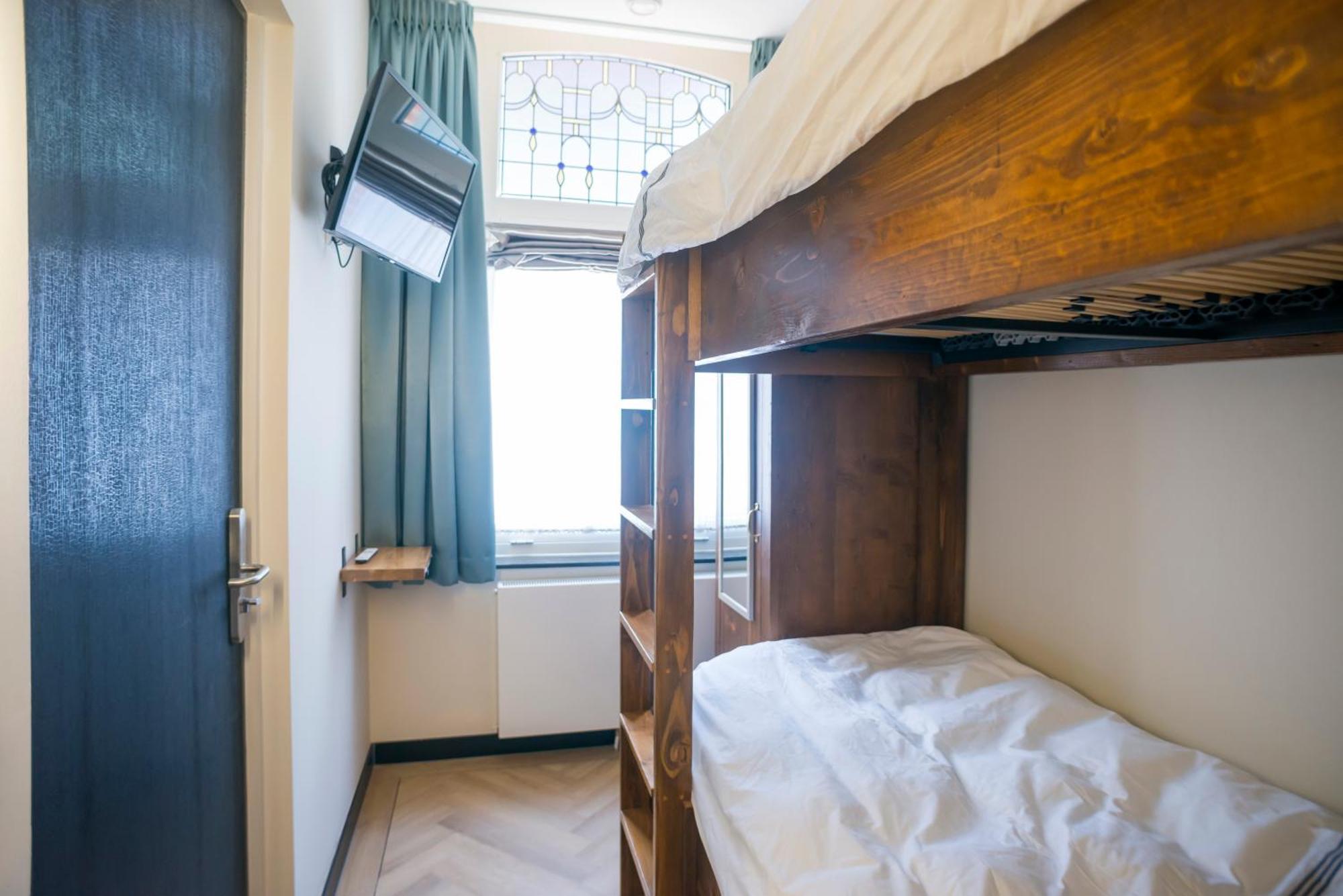 Petite Room With Wifi, Ac, And Shared Kitchen Тилбург Экстерьер фото