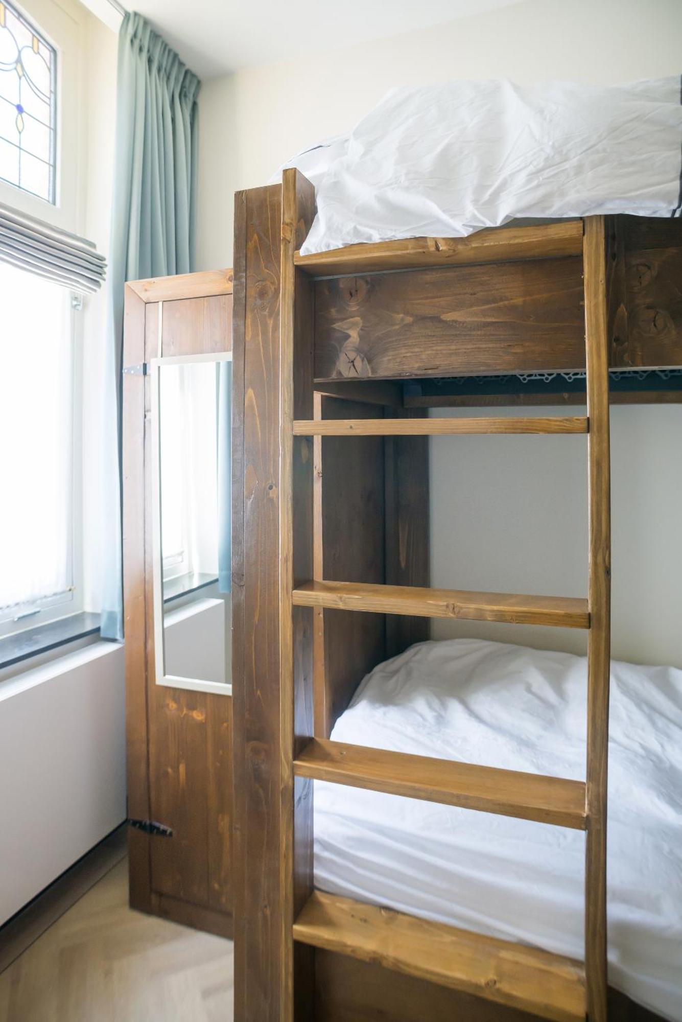 Petite Room With Wifi, Ac, And Shared Kitchen Тилбург Экстерьер фото
