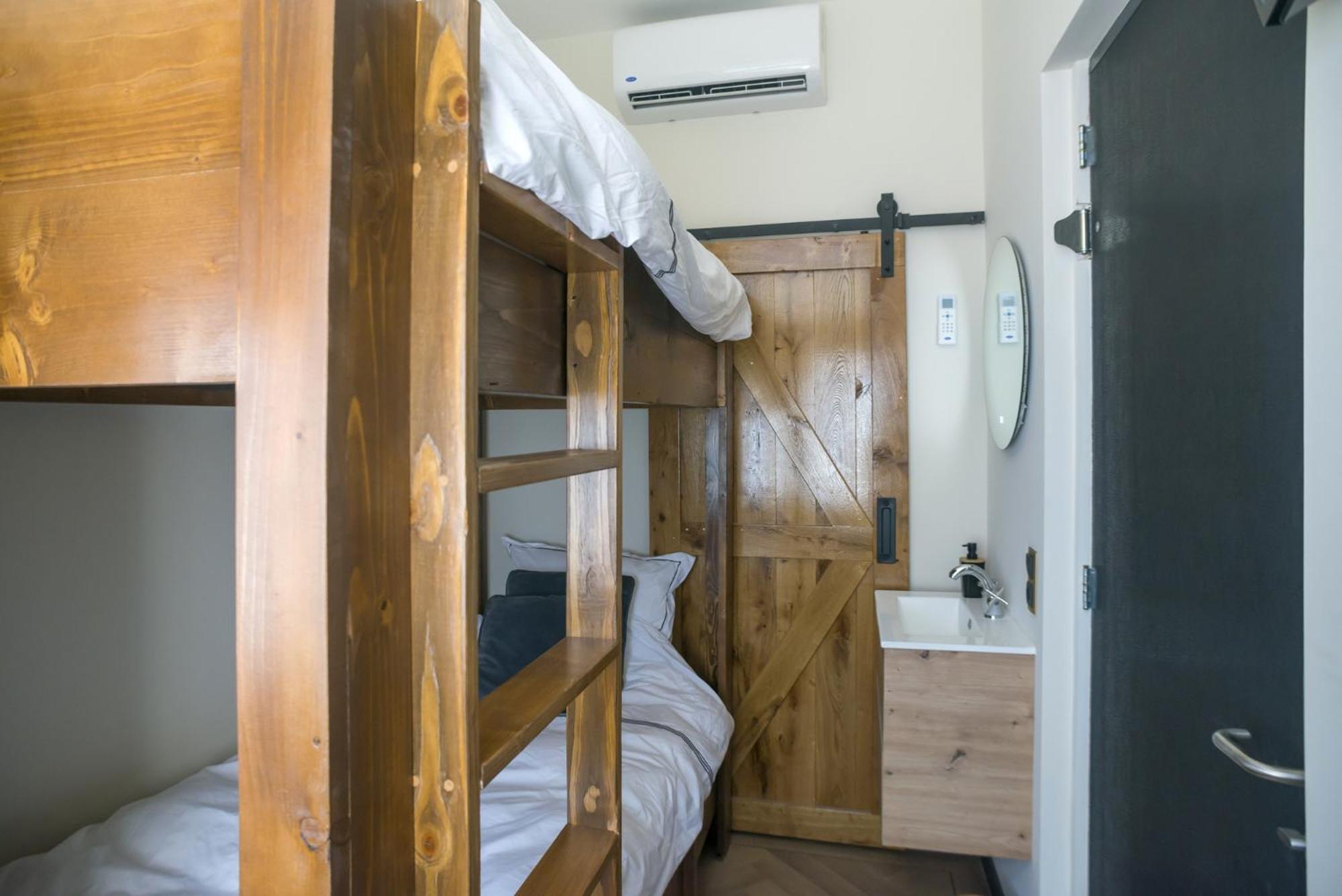 Petite Room With Wifi, Ac, And Shared Kitchen Тилбург Экстерьер фото